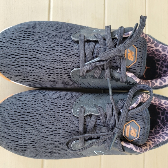 New Balance Pink and Black Sneakers with Textured Mesh - Picture 2 of 5